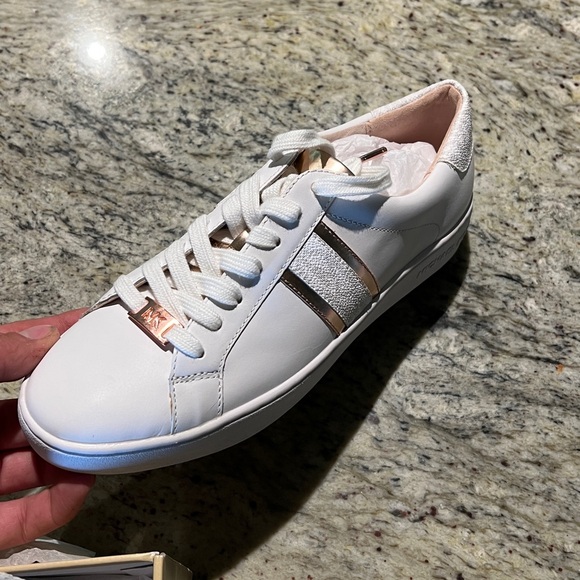 Women's Micheal Kors sneakers - Picture 1 of 5